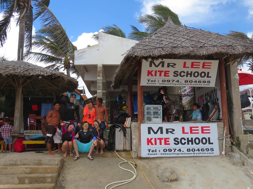 Mr Lee kitesurf school vietnam muine