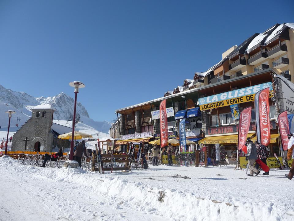 La Glisse-Location de ski- La MONGIE village